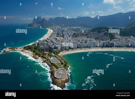  Il Forte de Copacabana: Un viaggio nel tempo e un'oasi di pace sulla spiaggia!