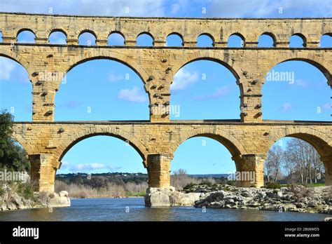  Il Pont du Gard: Un Viadotto Romano Immenso e un Tesoro dell'Antichità!